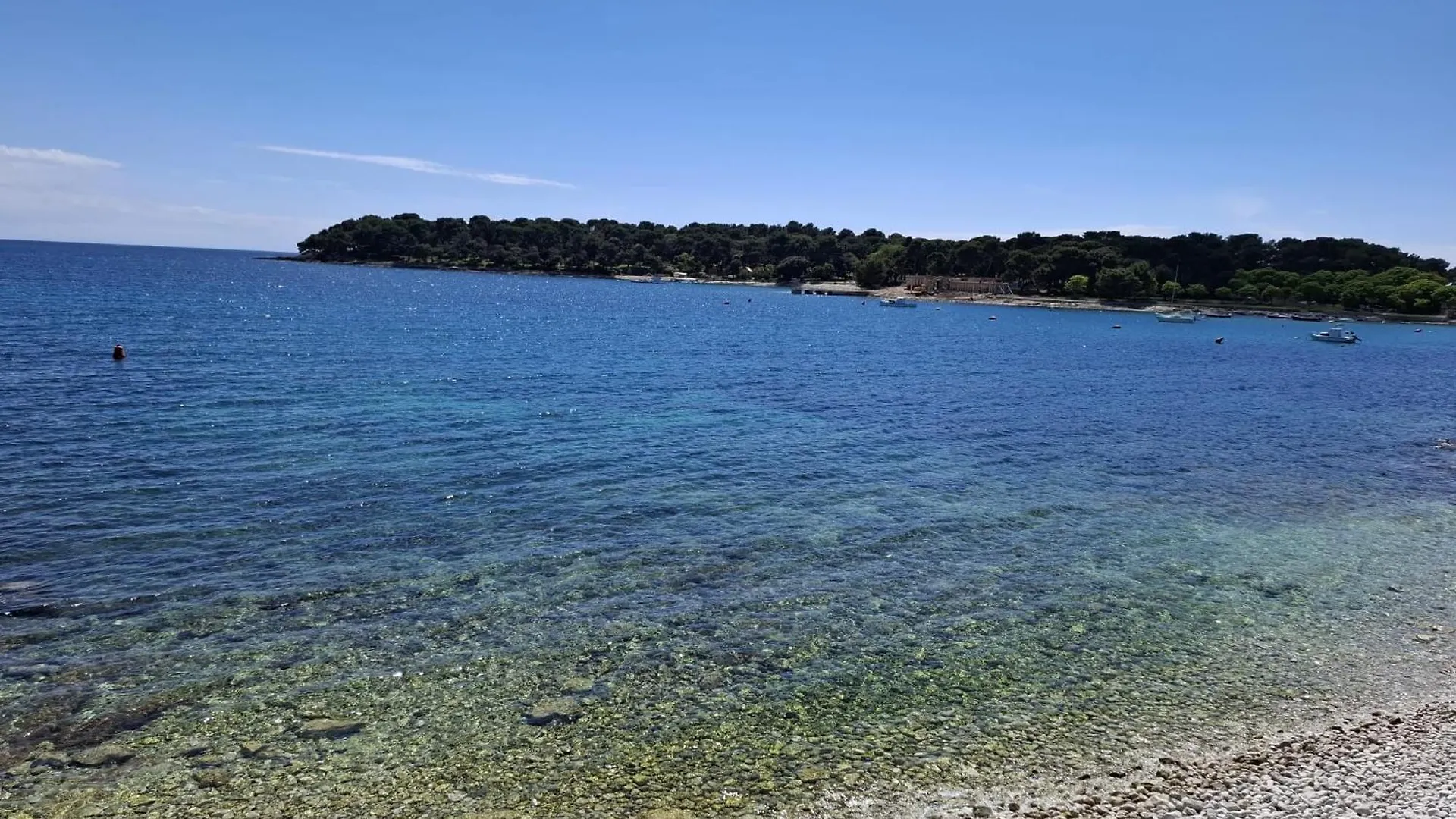 Modern 2-Bedroom Apartment Near The Beach Pula