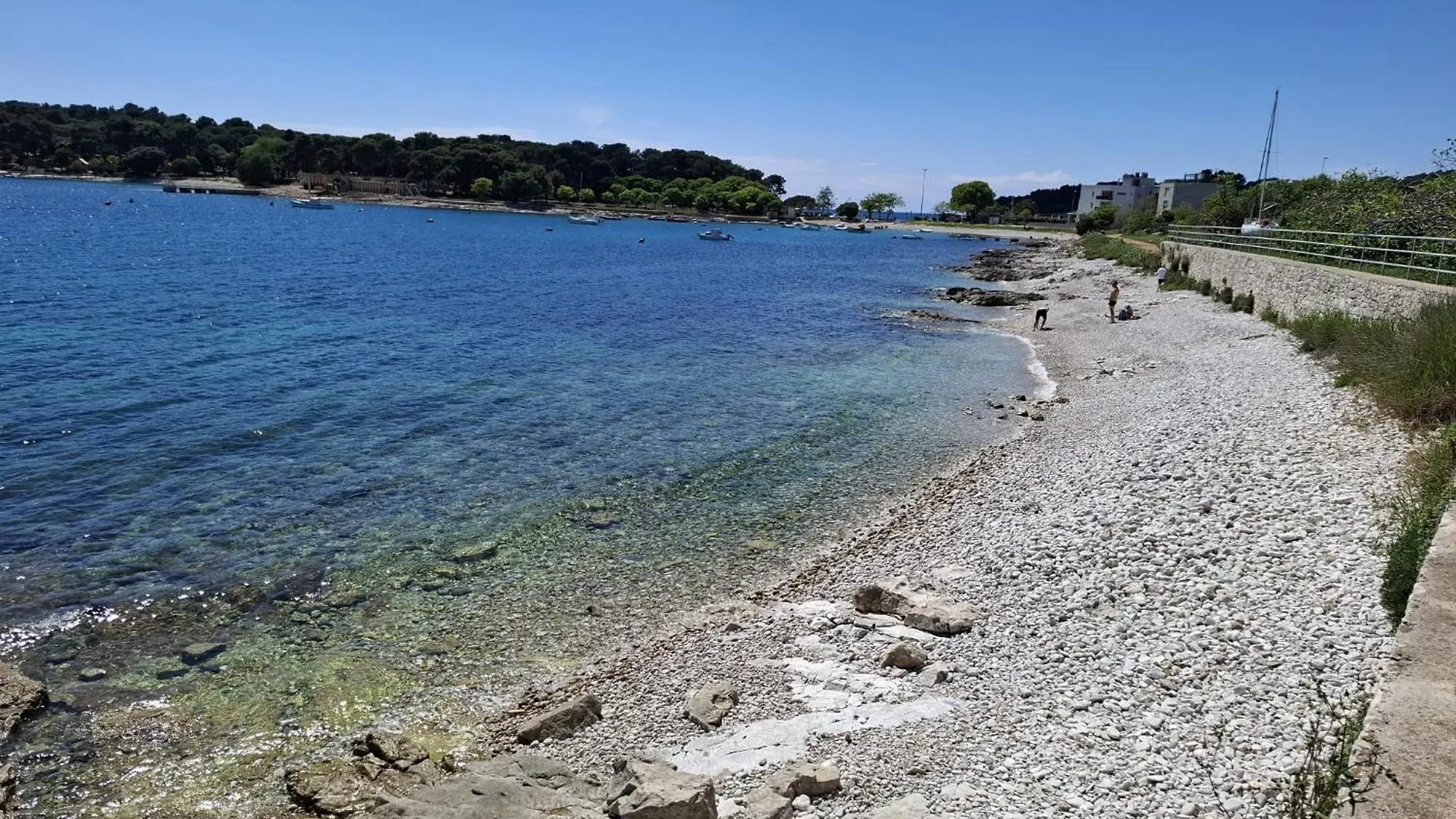 Modern 2-Bedroom Apartment Near The Beach Pula 0*,