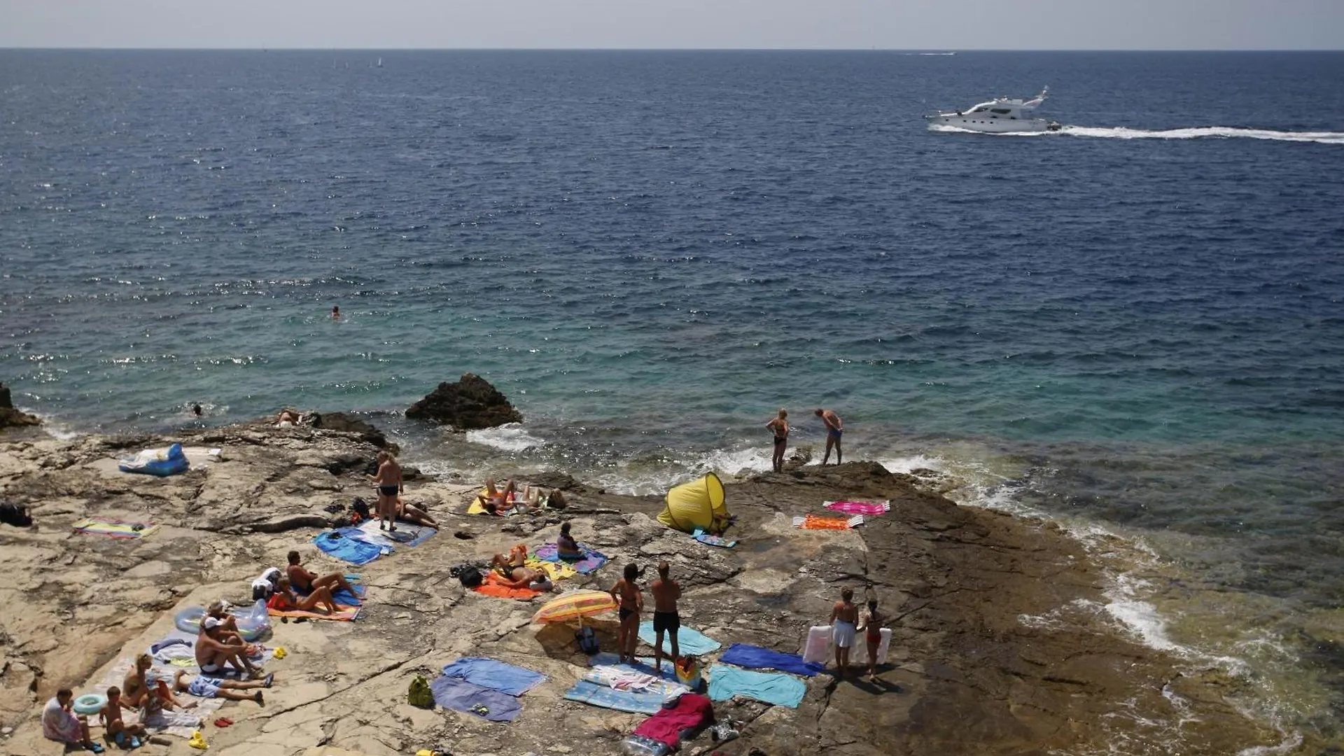 Modern 2-Bedroom Apartment Near The Beach Pula